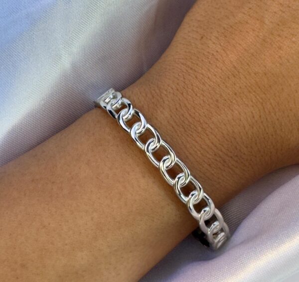 Bold Elegance - Image 2