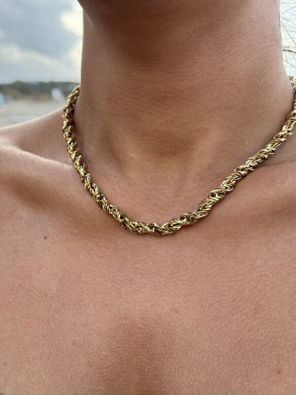 Royal Chain
