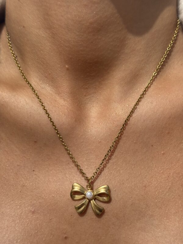 The Graceful Knot