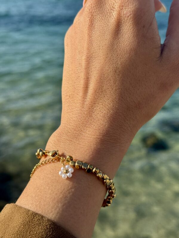 White Daisy