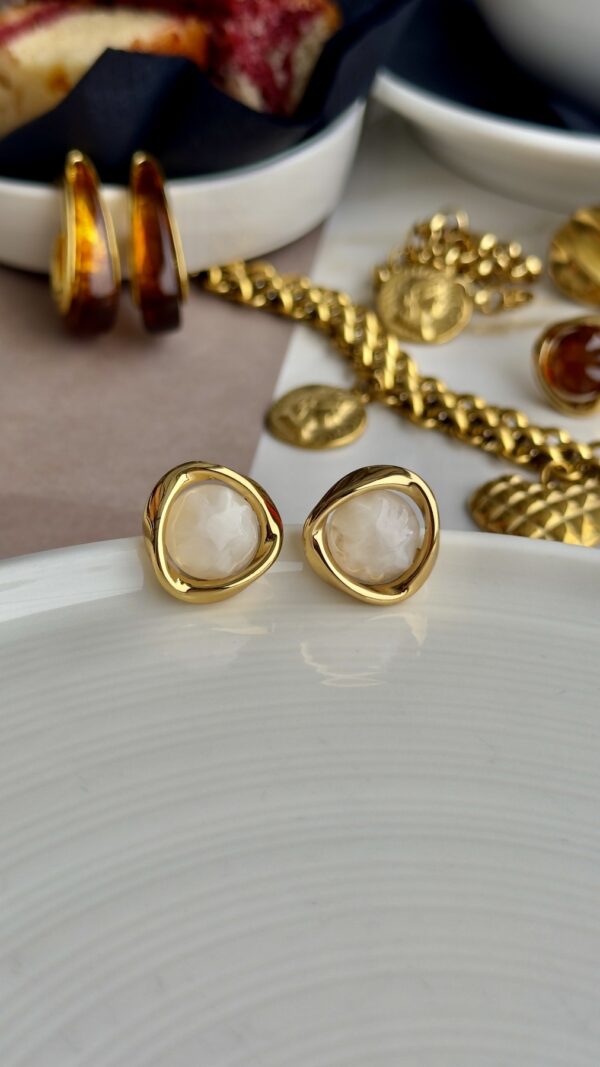 Irresistable Elegance